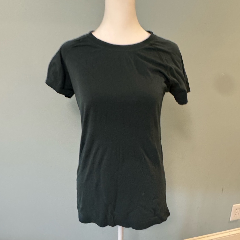 Athleta Uptempo Tee - medium - hunter green